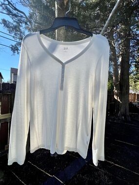 NWOT GAP cotton sheer long-sleeve button up Henley top cream L stretchy tee